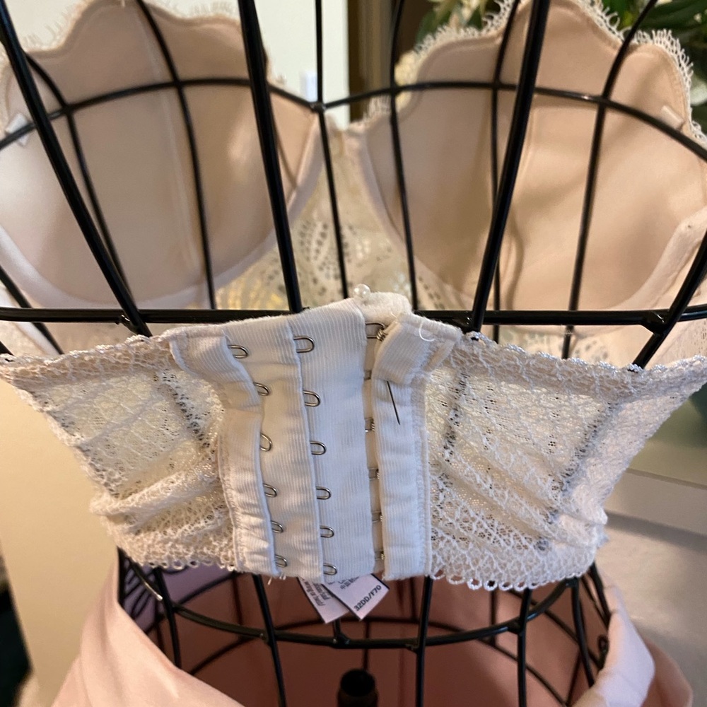 Victoria's Secret Ivory Lace Bustier Bralette - Picture 7 of 8